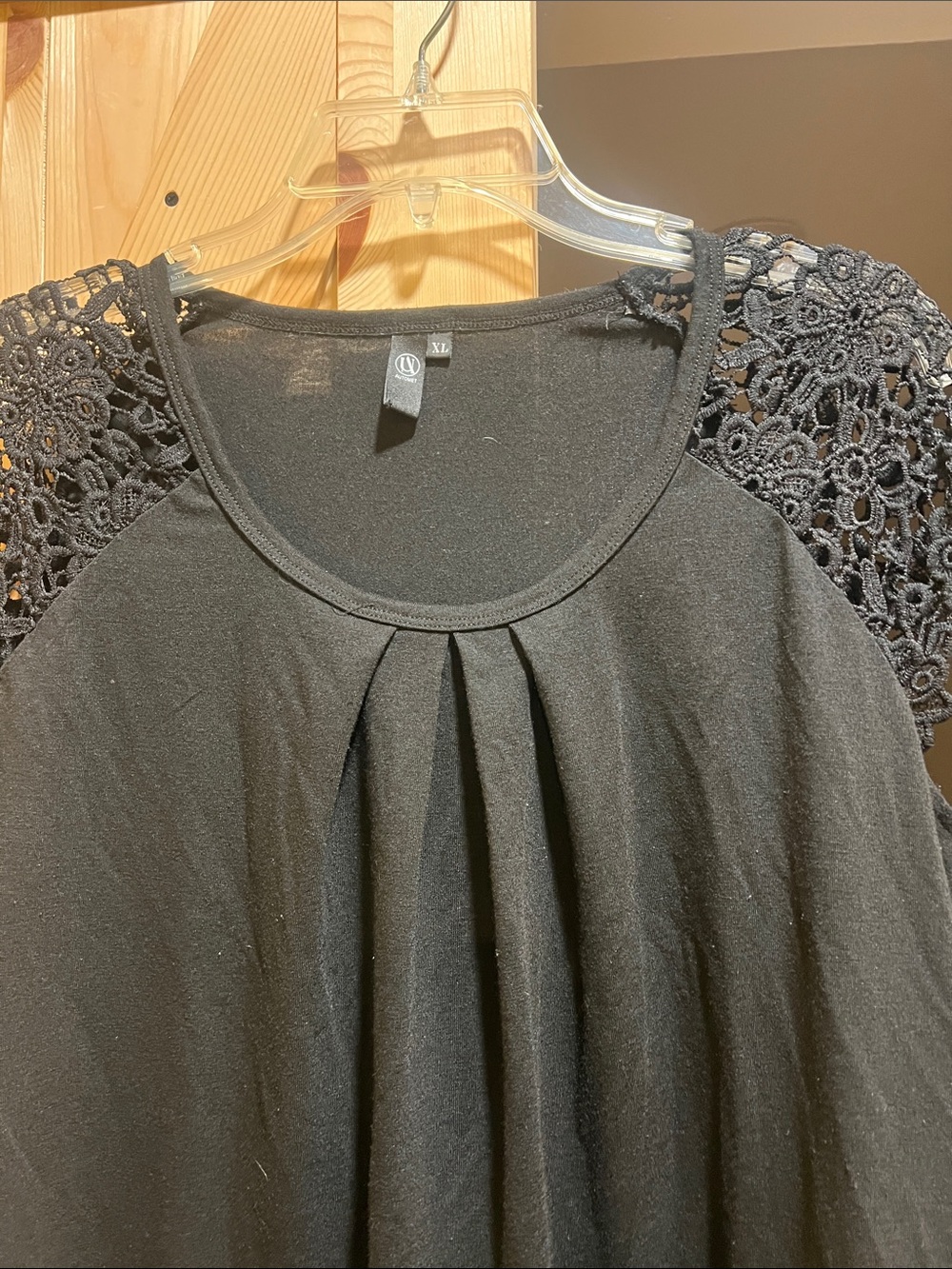 Automet brand
Crochet Sleeve Black Top size x large